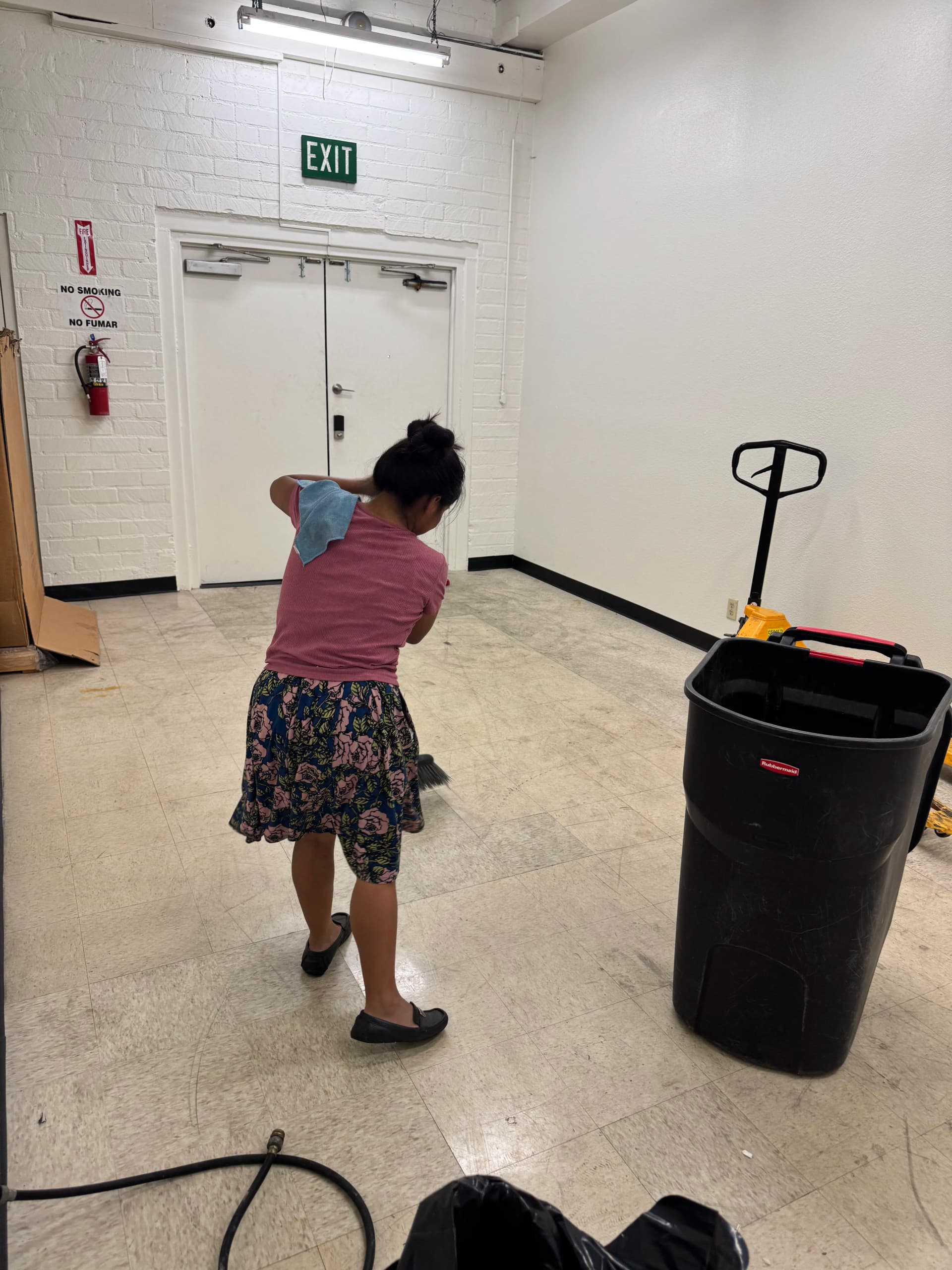 Gallery photos for Deep Cleaning a Commercial Facility in Pasadena: Image #3