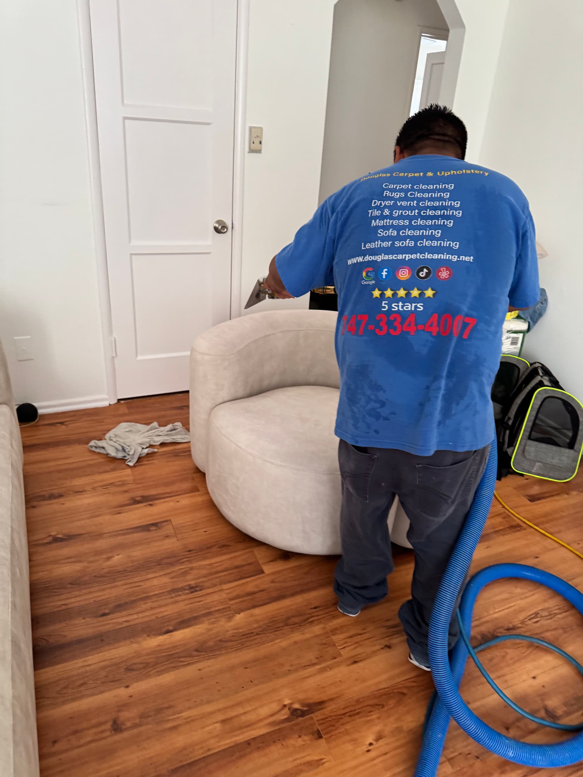 Professional Sofa Cleaning Done Right in Los Angeles image