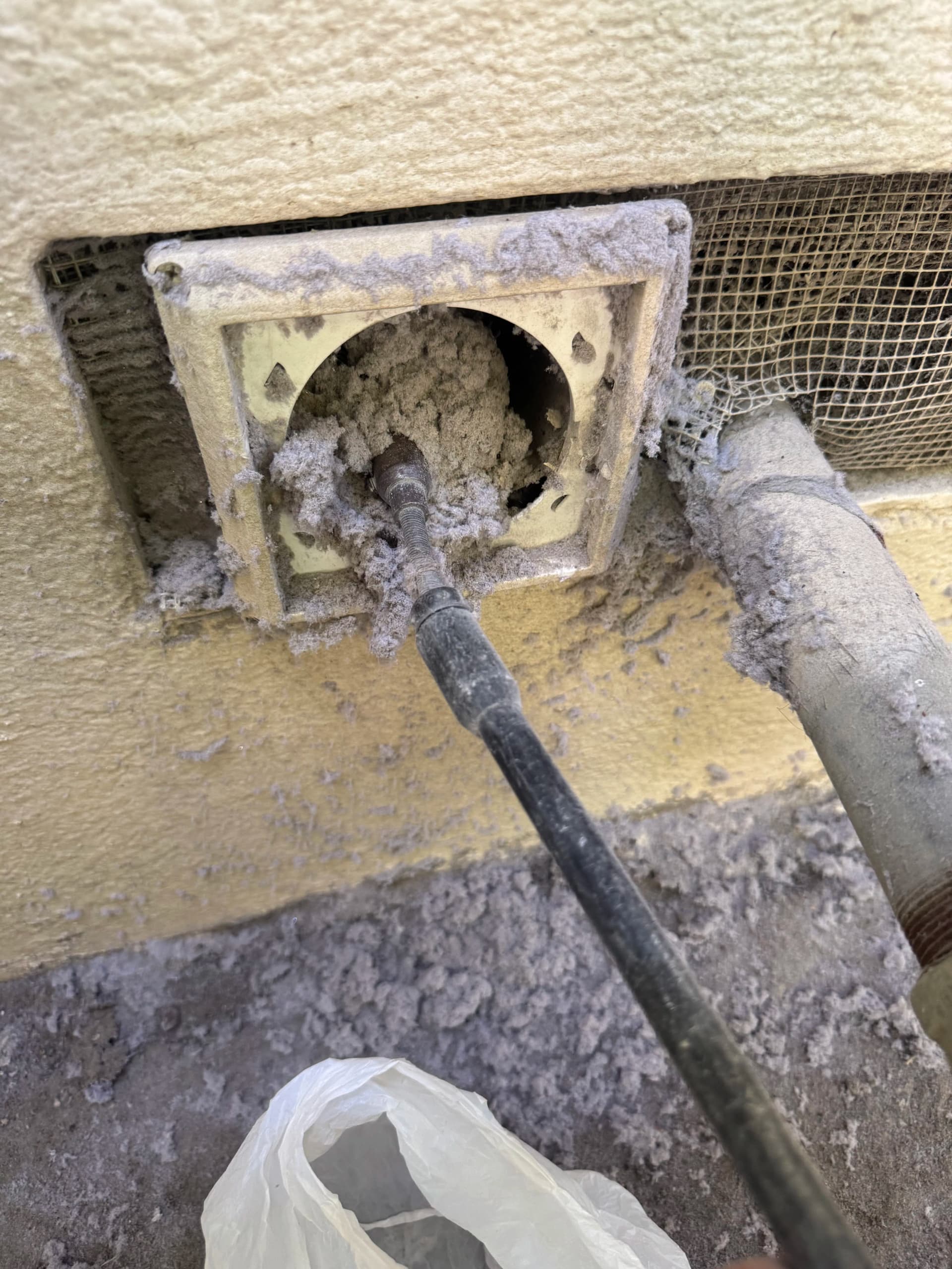 Gallery photos for Dryer Vent Cleaning Job in Malibu Gets the Lint Out: Image #4