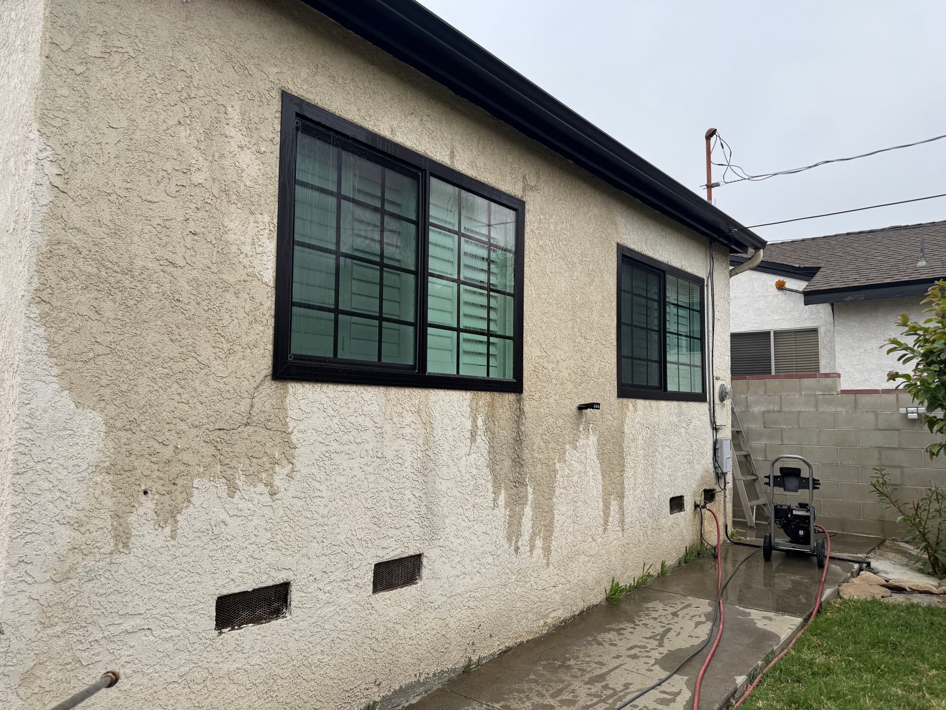 Gallery photos for Stucco Exterior Pressure Washing in Sylmar: Image #1