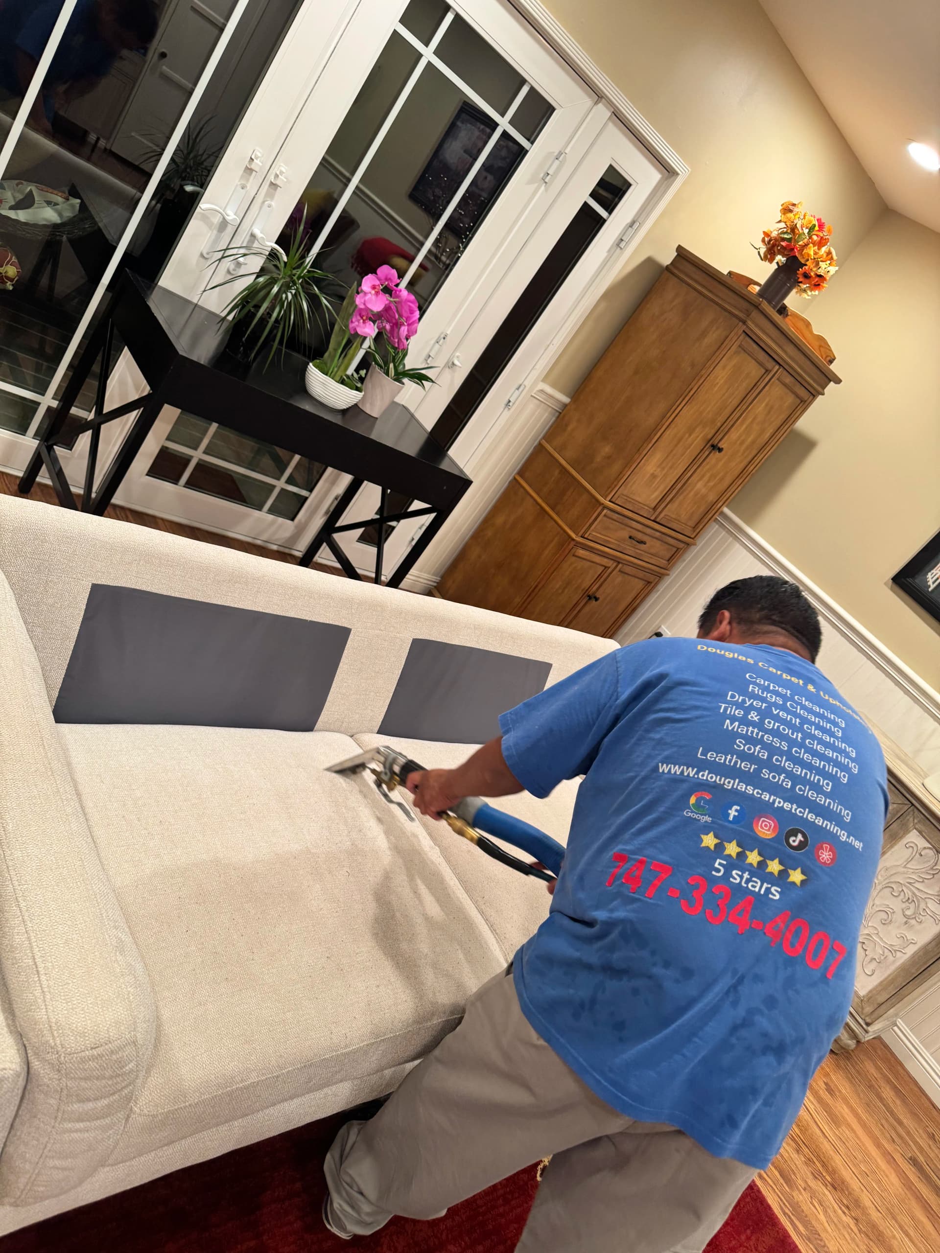 Gallery photos for White Sofa Cleaning Done Right in North Hollywood: Image #1