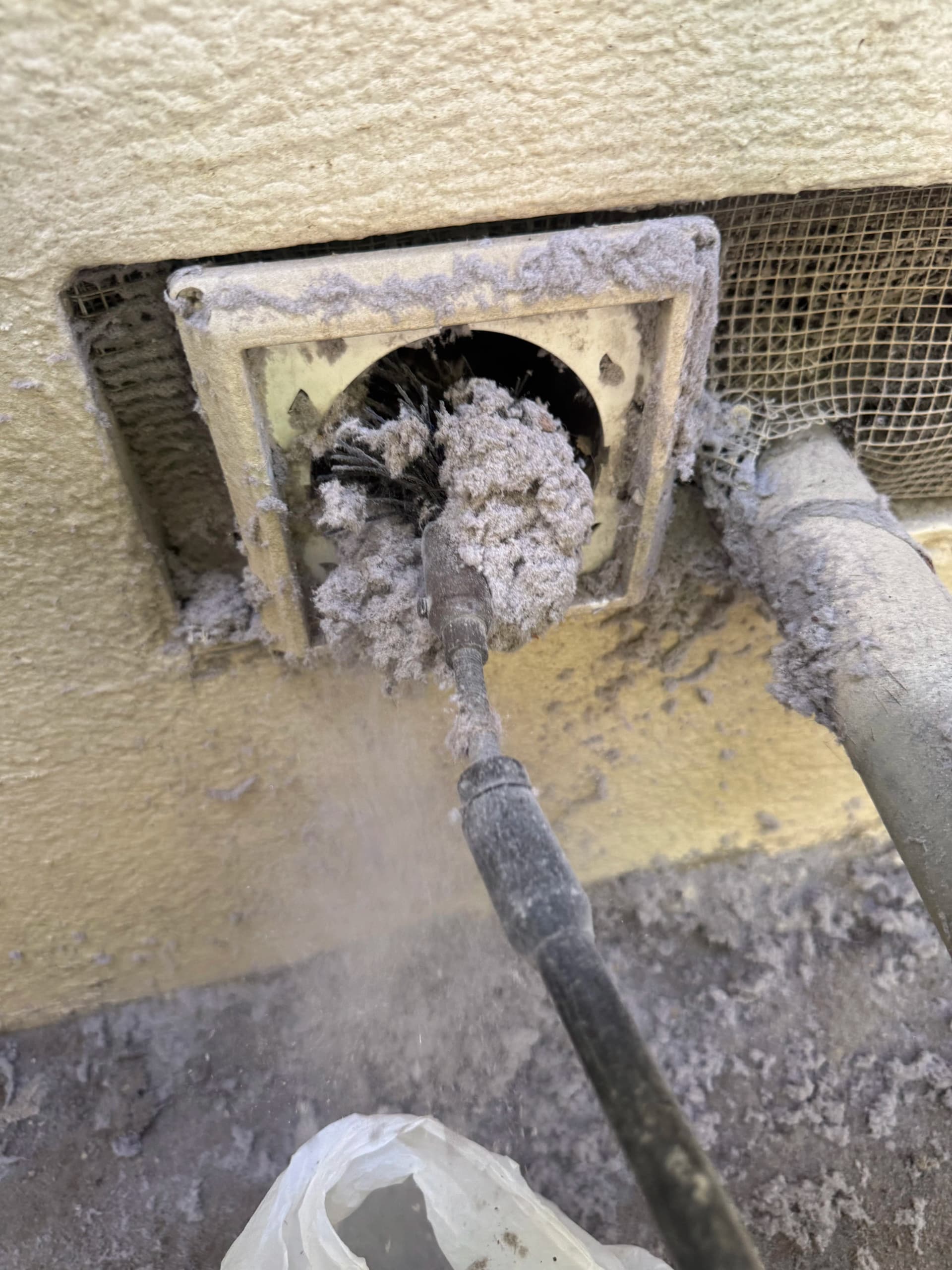 Gallery photos for Dryer Vent Cleaning Job in Malibu Gets the Lint Out: Image #2