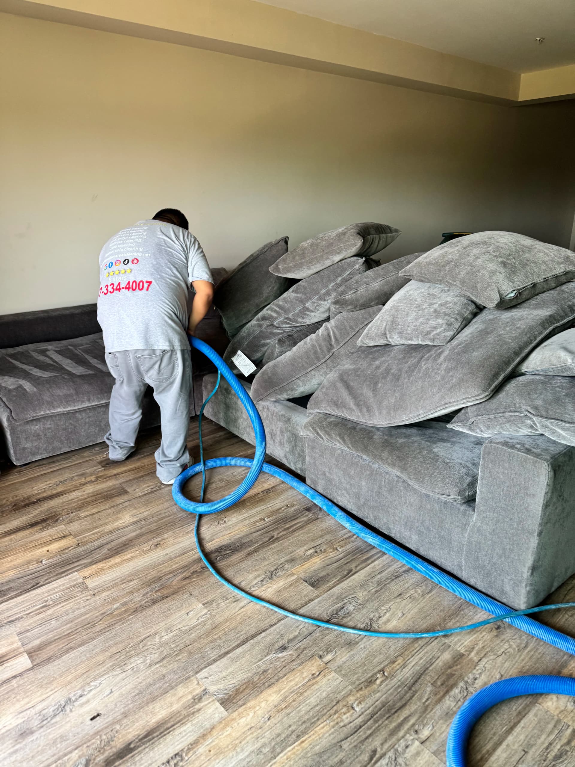 Deep Sofa Cleaning for a Pasadena TX Home image