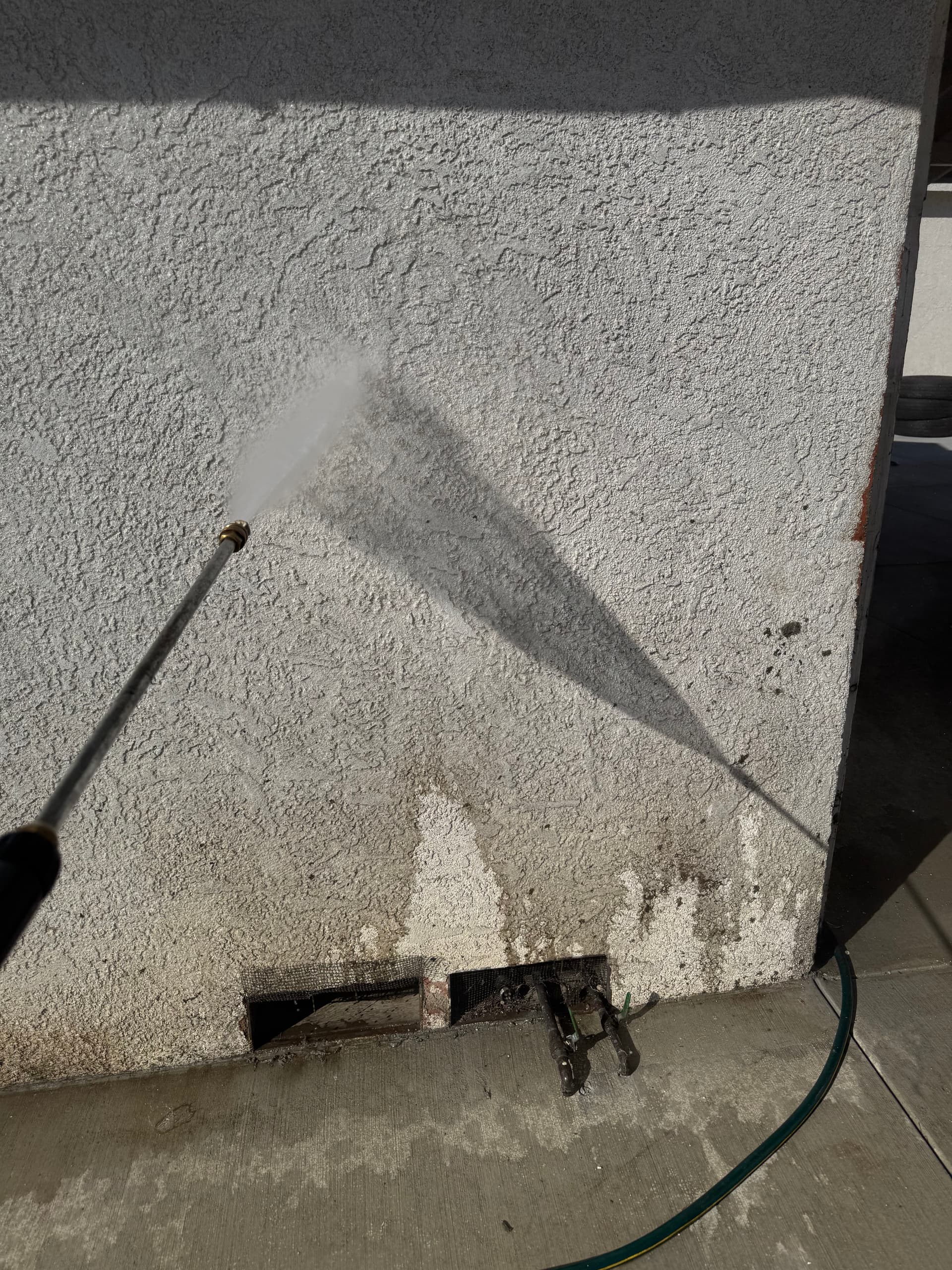 Gallery photos for Exterior Pressure Washing Ceilings Walls and Walkways in North Hollywood: Image #2
