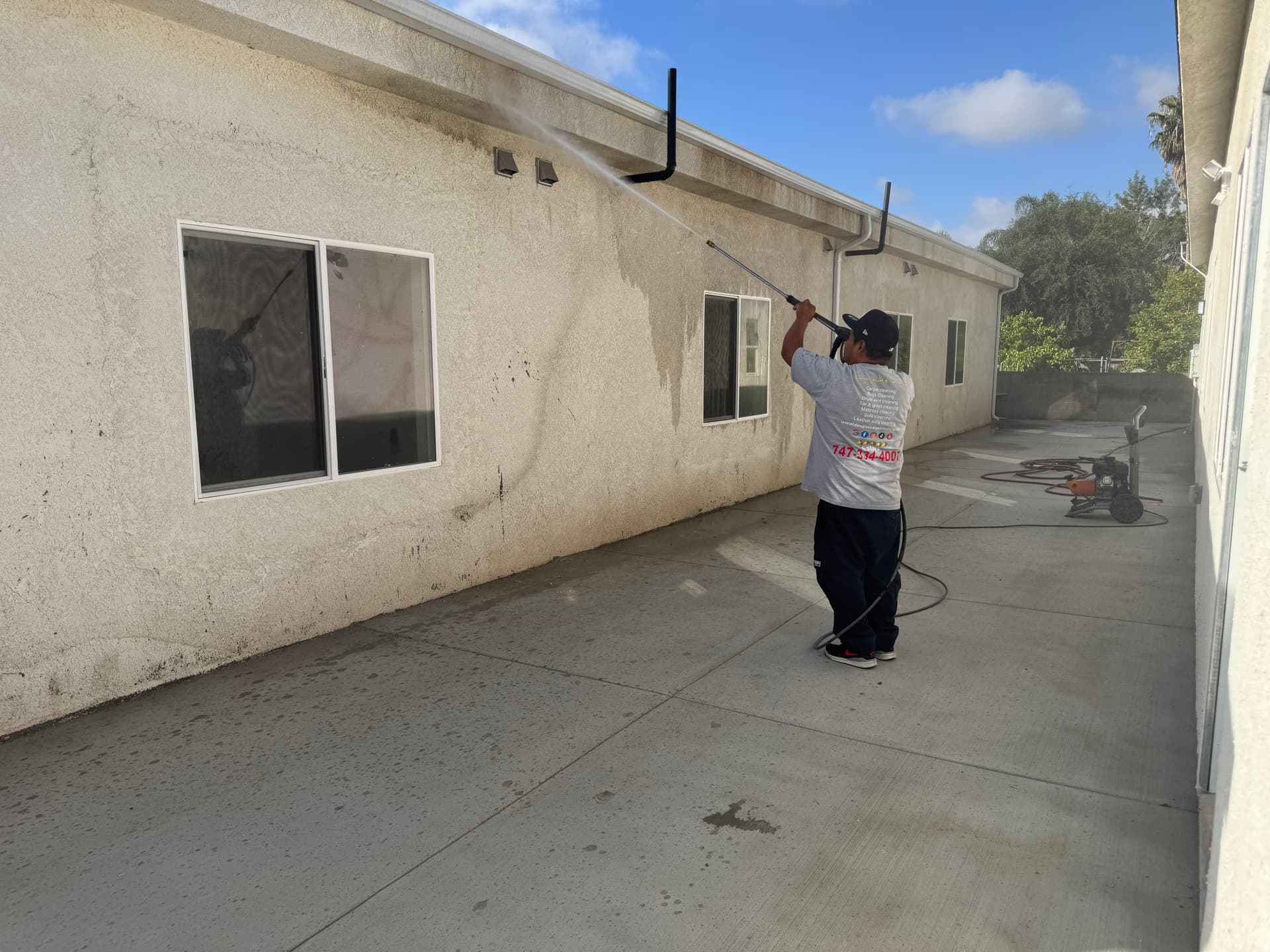 Gallery photos for Exterior Pressure Washing Ceilings Walls and Walkways in North Hollywood: Image #3