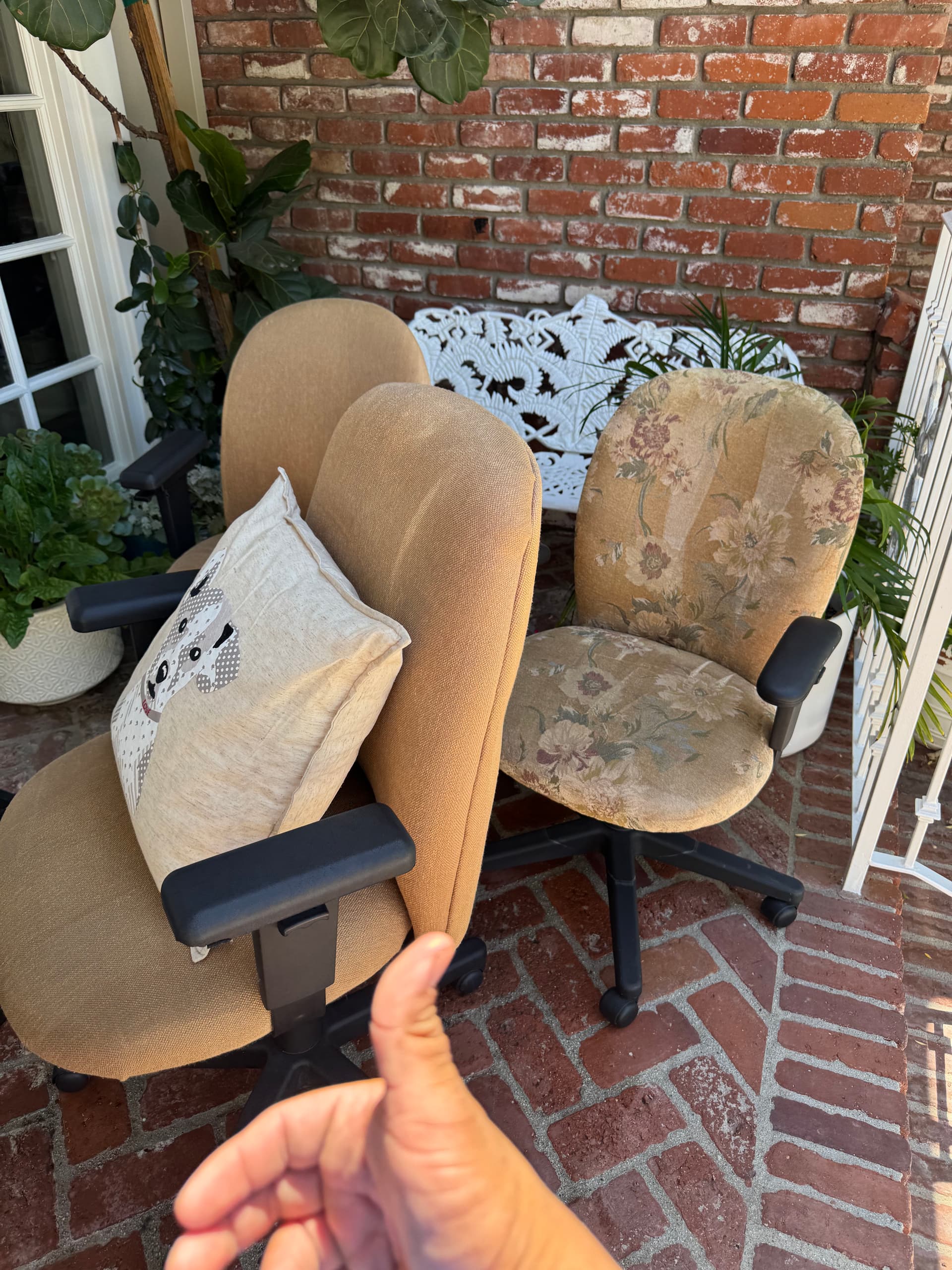 Gallery photos for Office Chair Upholstery Cleaning in Long Beach: Image #3