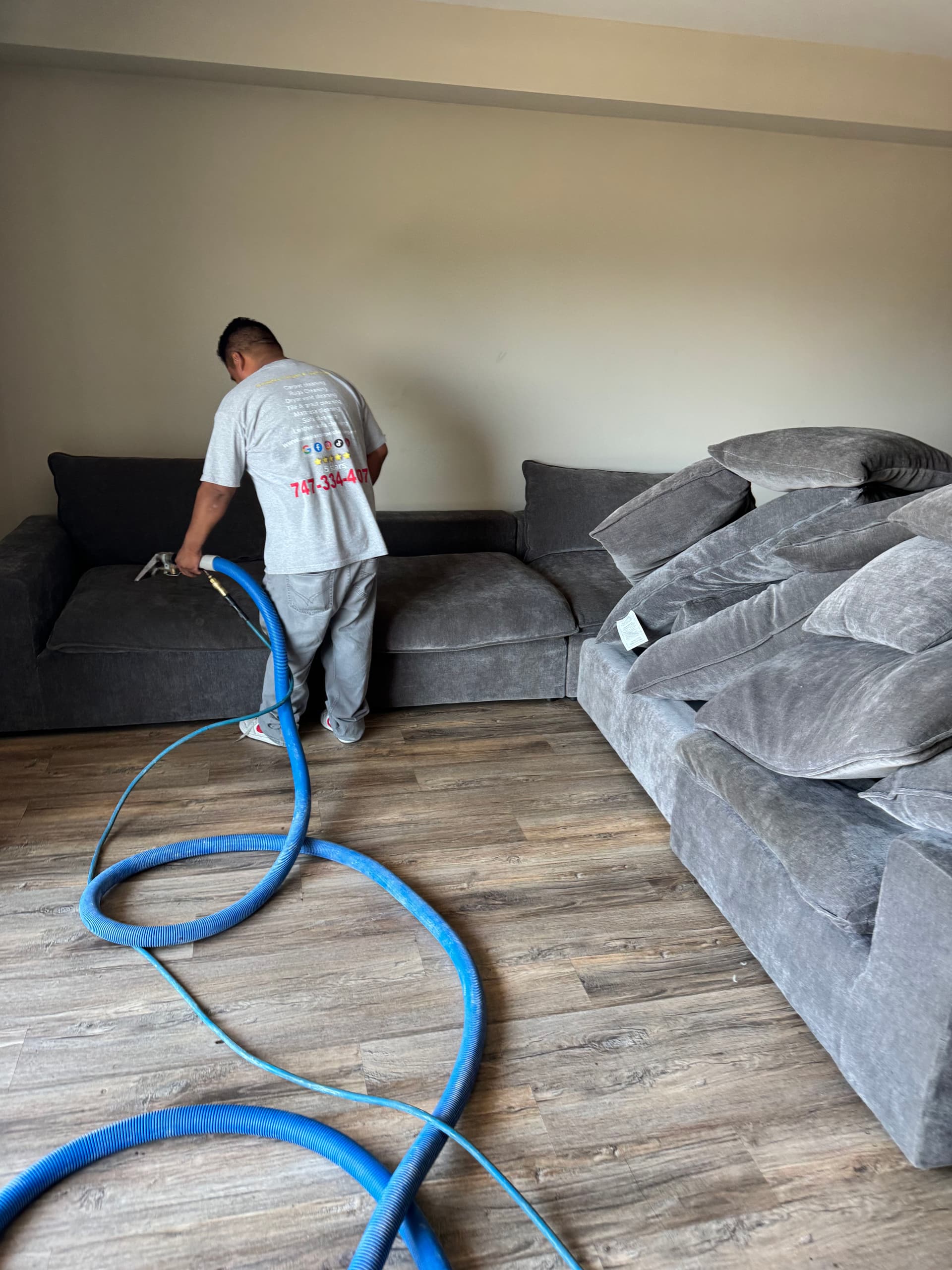 Gallery photos for Large Sectional Sofa Cleaning in Van Nuys: Image #3