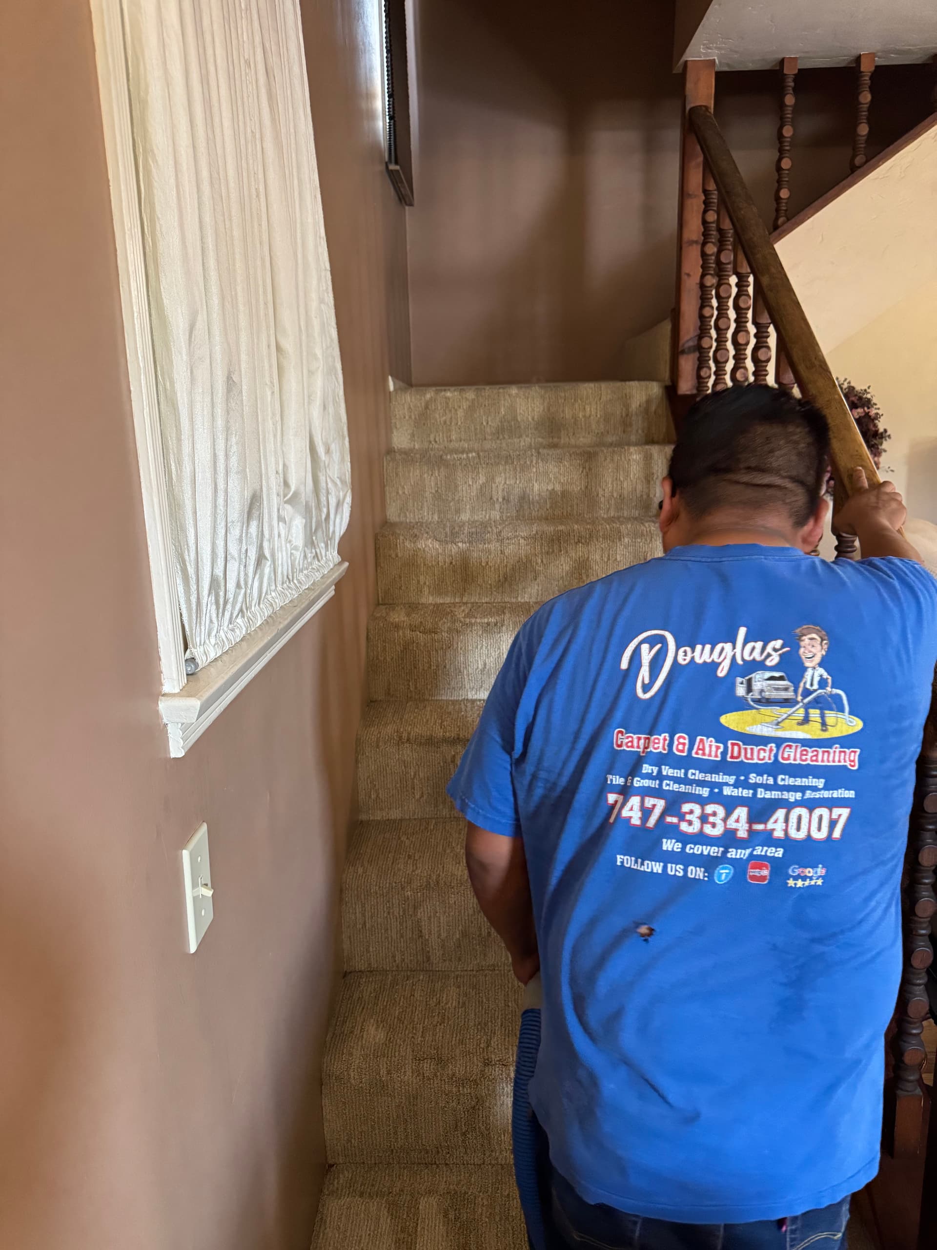 Gallery photos for Dirty Carpeted Stairs in Venice Get a Deep Clean: Image #3
