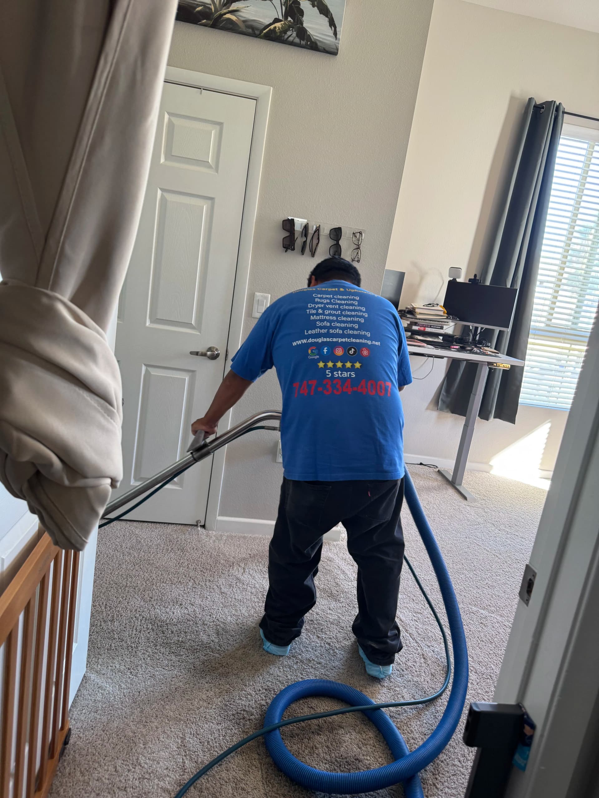 Bedroom Carpet Cleaning Done Right in Oxnard image