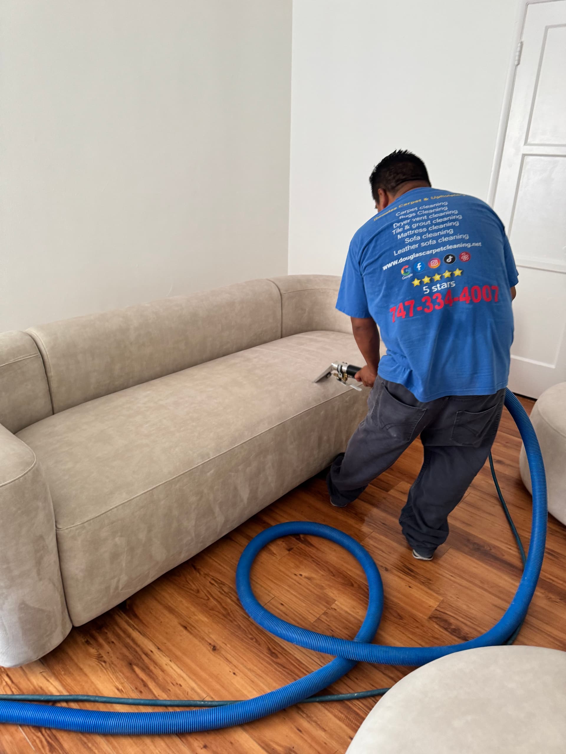 Gallery photos for Professional Sofa Cleaning Done Right in Los Angeles: Image #1