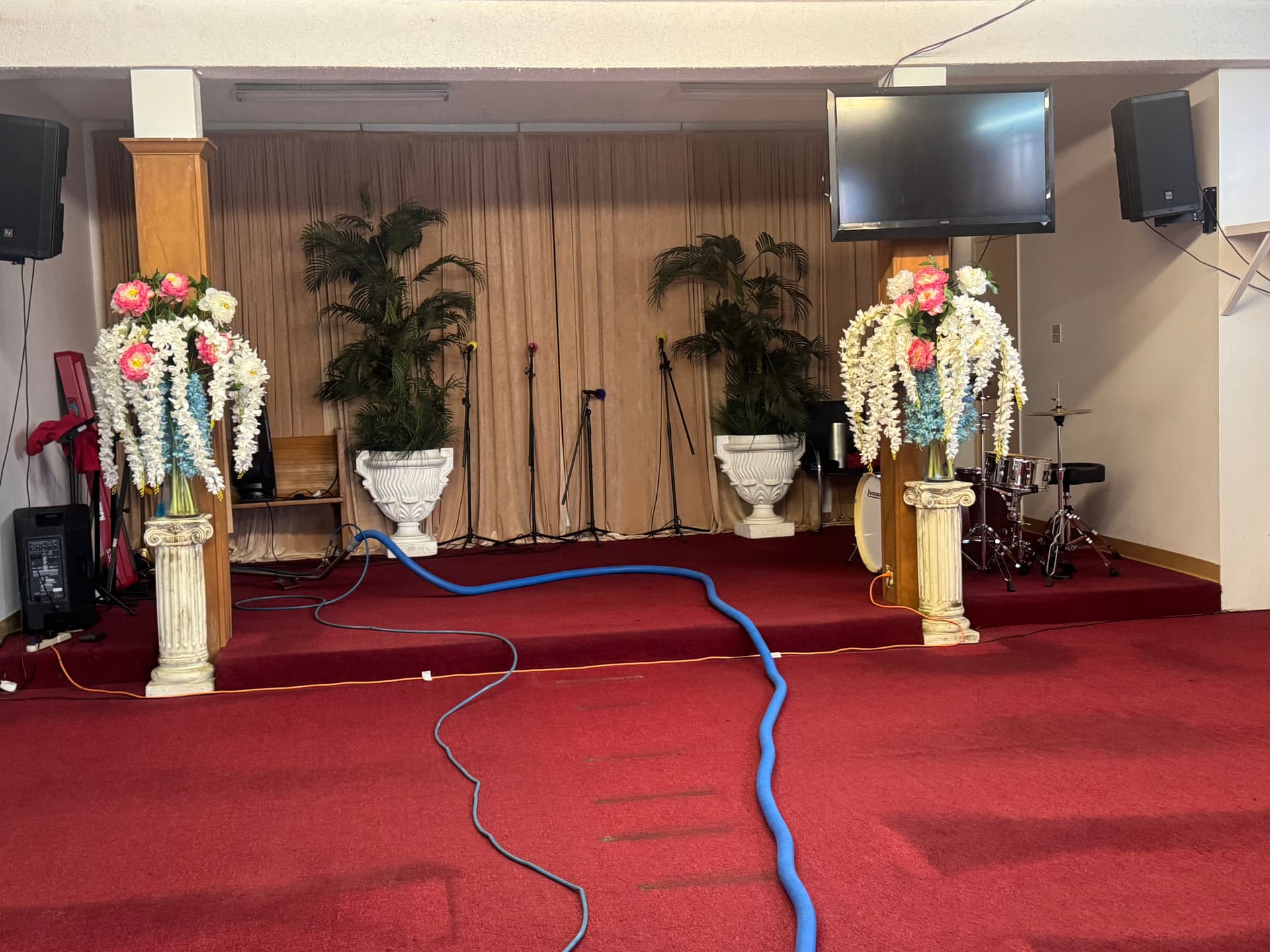 Gallery photos for Deep Carpet Cleaning at a Los Angeles Church: Image #3