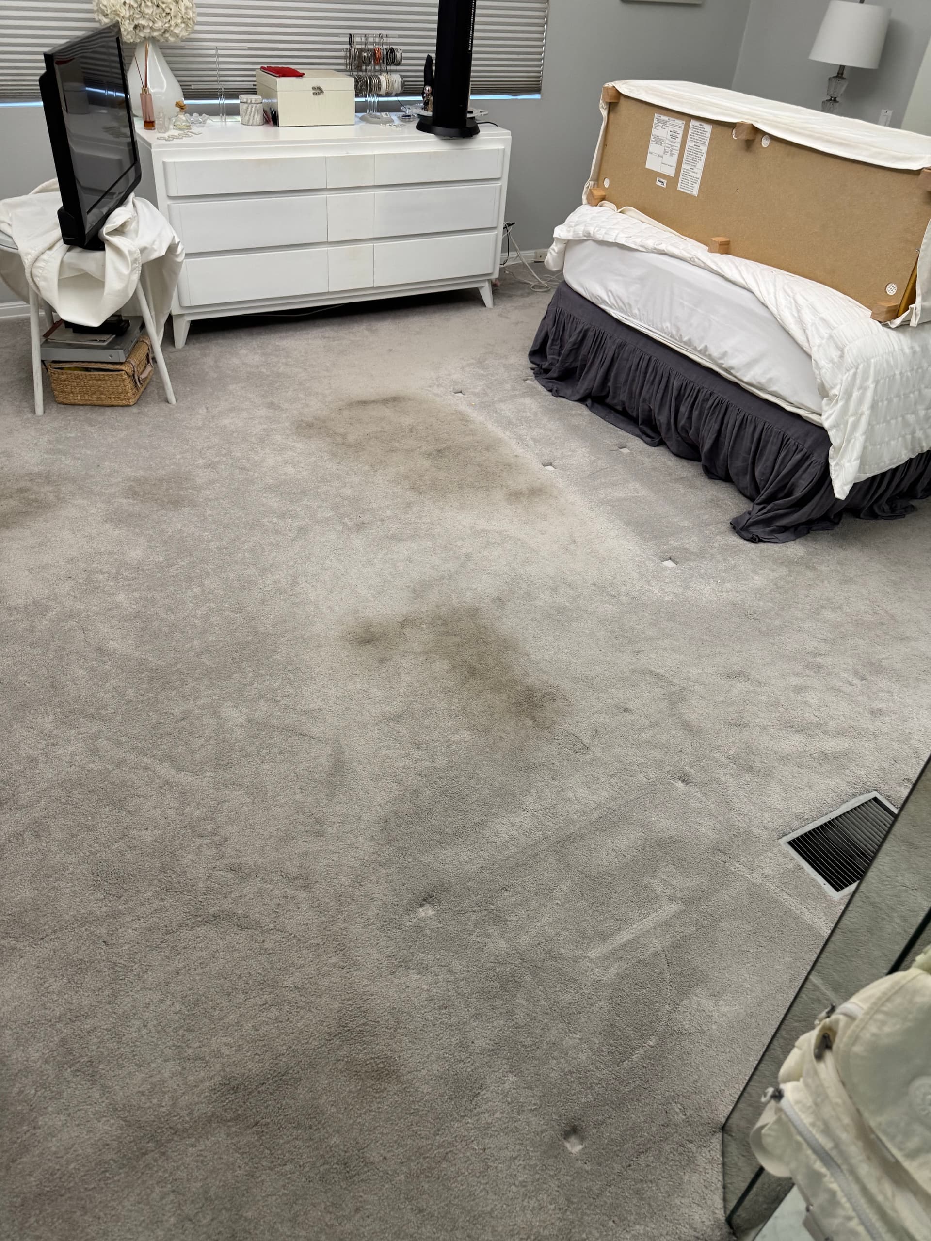 Sherman Oaks Bedroom Carpet Cleaned Back to Life image